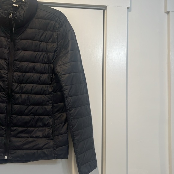 Old navy Active black down puffer coat size medium. - Picture 2 of 9